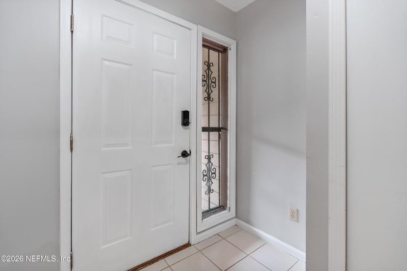 3951 Hollows Dr, Jacksonville, FL 32225