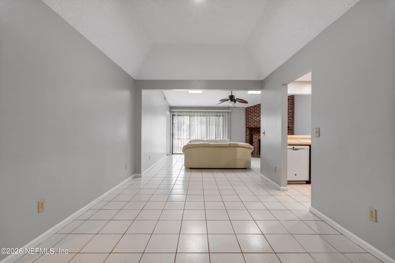 3951 Hollows Dr, Jacksonville, FL 32225