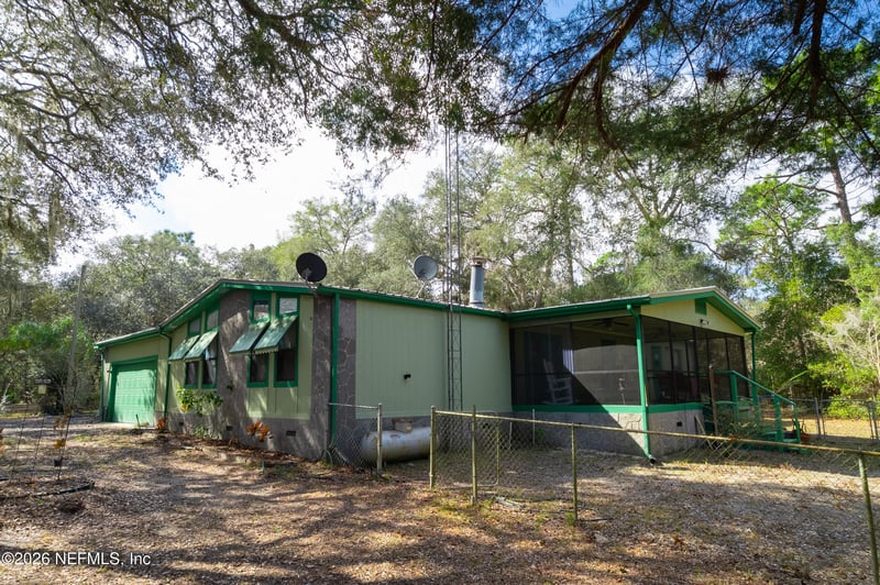 108 Sand Lake Dr, Pomona Park, FL 32181