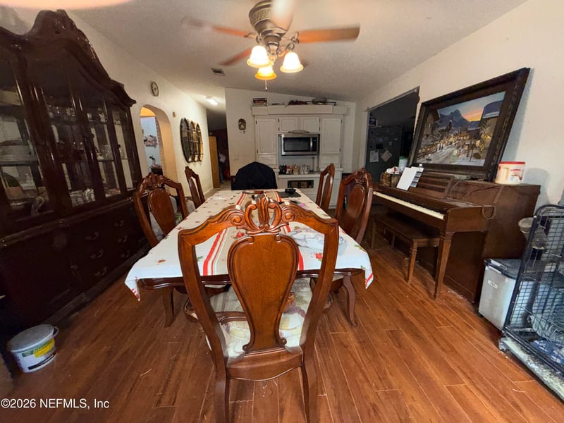 123 Killian Dr, Hawthorne, FL 32640