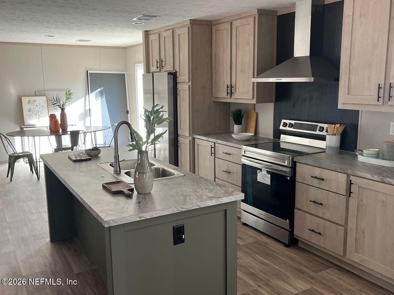 28711 Tracy Rd, Hilliard, FL 32046