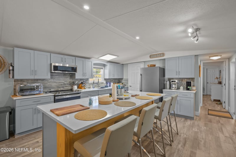 253 Hess Rd, Crescent City, FL 32112