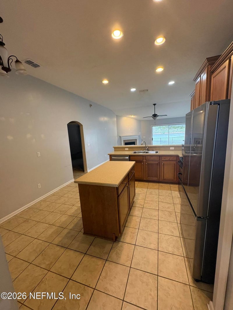 9266 Prosperity Lake Dr, Jacksonville, FL 32244