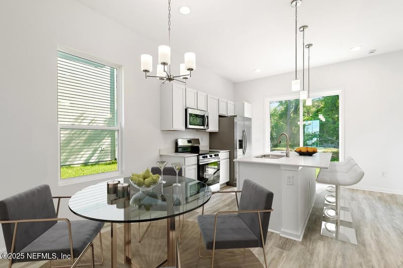 11088 Pine St, Jacksonville, FL 32218