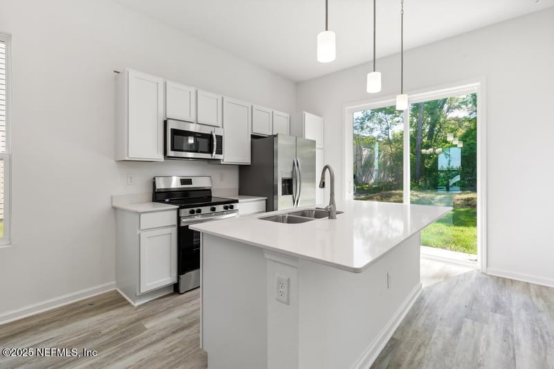 11088 Pine St, Jacksonville, FL 32218