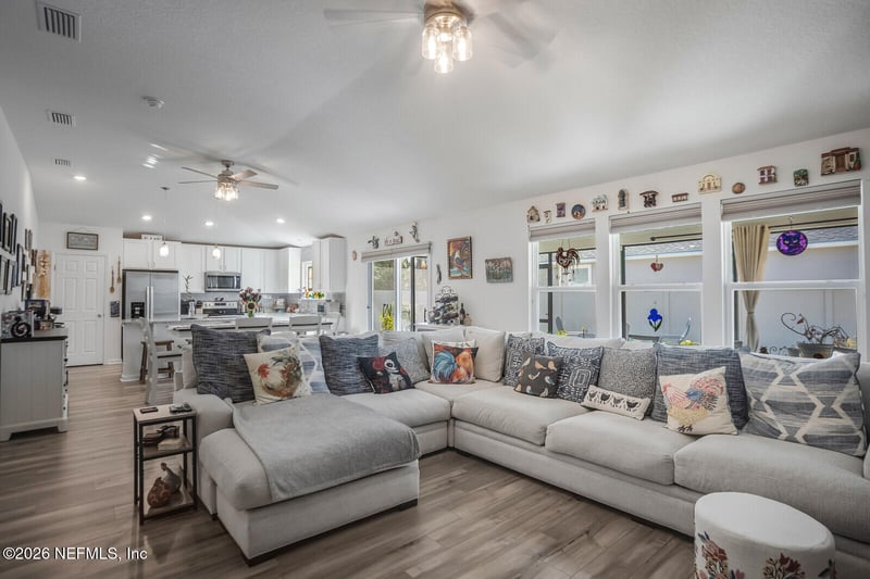 402 Red Dahlia Ln, Jacksonville, FL 32218