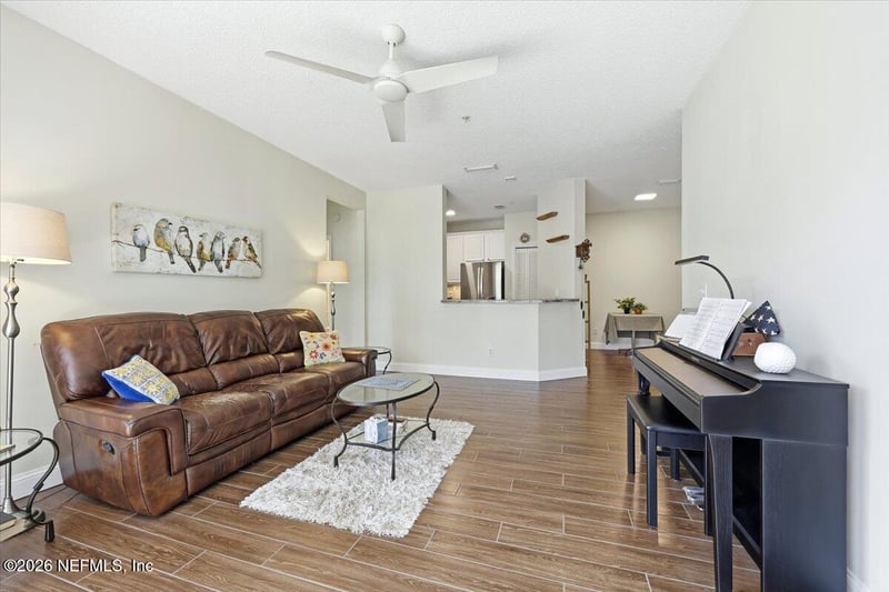 8601 Beach Blvd #206, Jacksonville, FL 32216