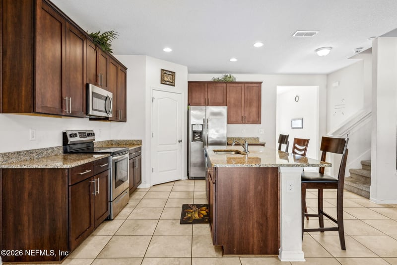 7064 Sandle Dr, Jacksonville, FL 32219