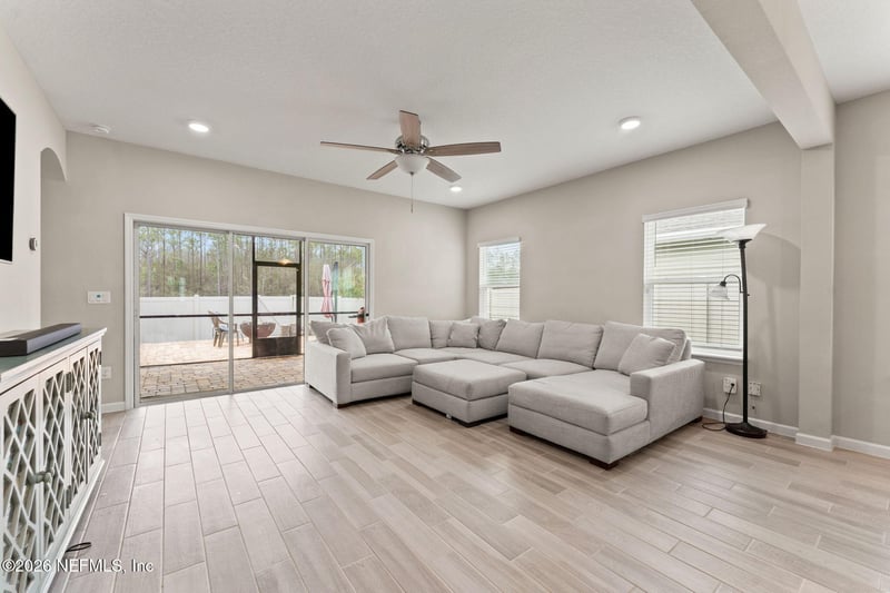 10106 Pavnes Creek Dr, Jacksonville, FL 32222