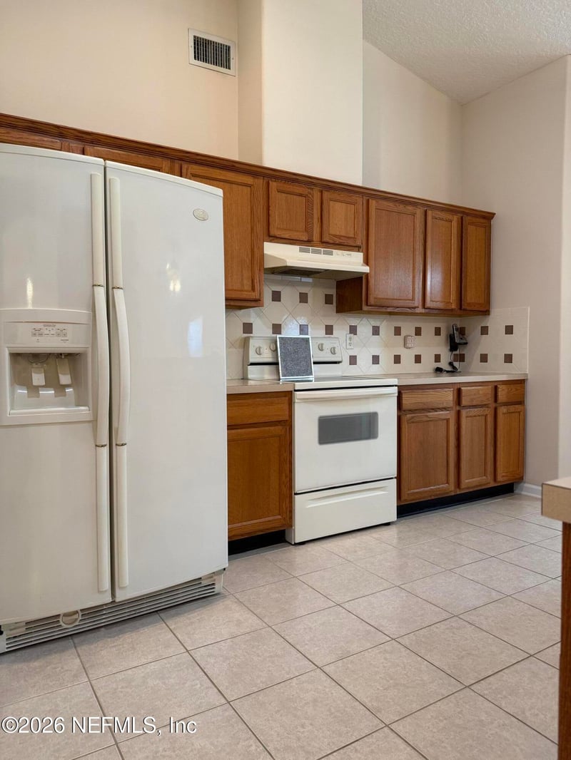 992 Hyannis Port Dr, Jacksonville, FL 32225