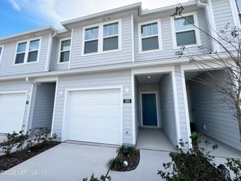 585 Holly Lakes Dr, Orange Park, FL 32073