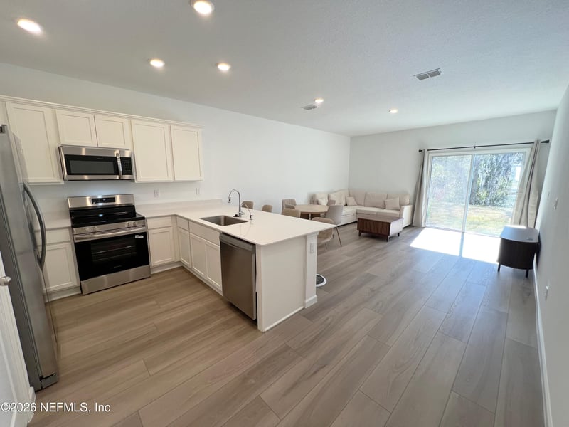 585 Holly Lakes Dr, Orange Park, FL 32073