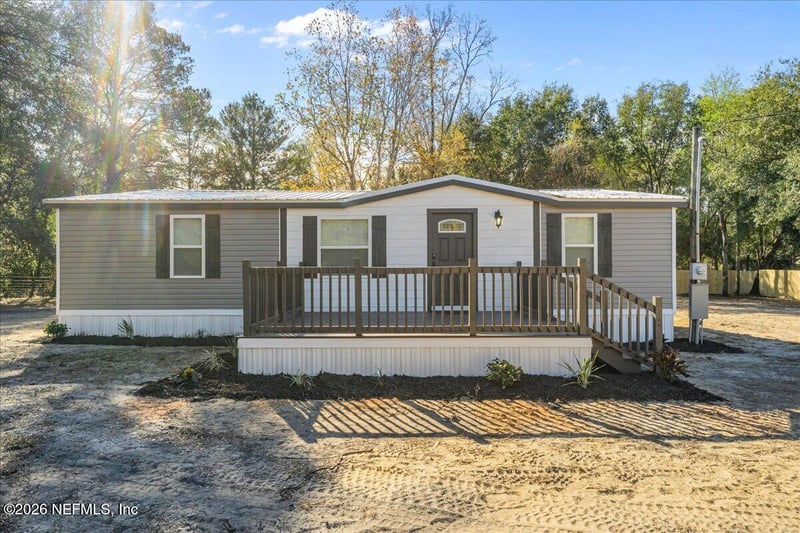 121 Lynnwood Ave, Interlachen, FL 32148