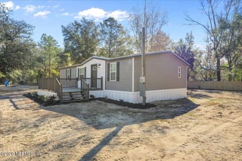 121 Lynnwood Ave, Interlachen, FL 32148