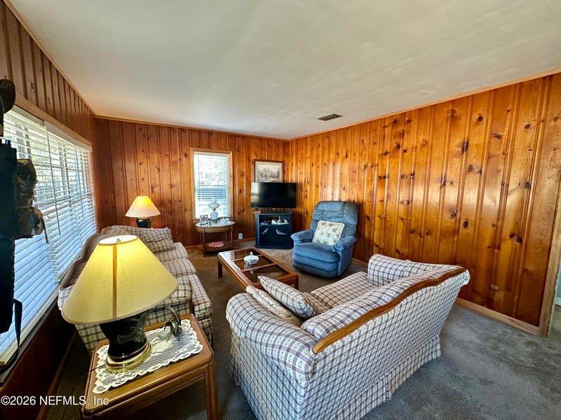 221 Perry St, Pomona Park, FL 32181