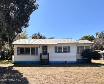 221 Perry St, Pomona Park, FL 32181