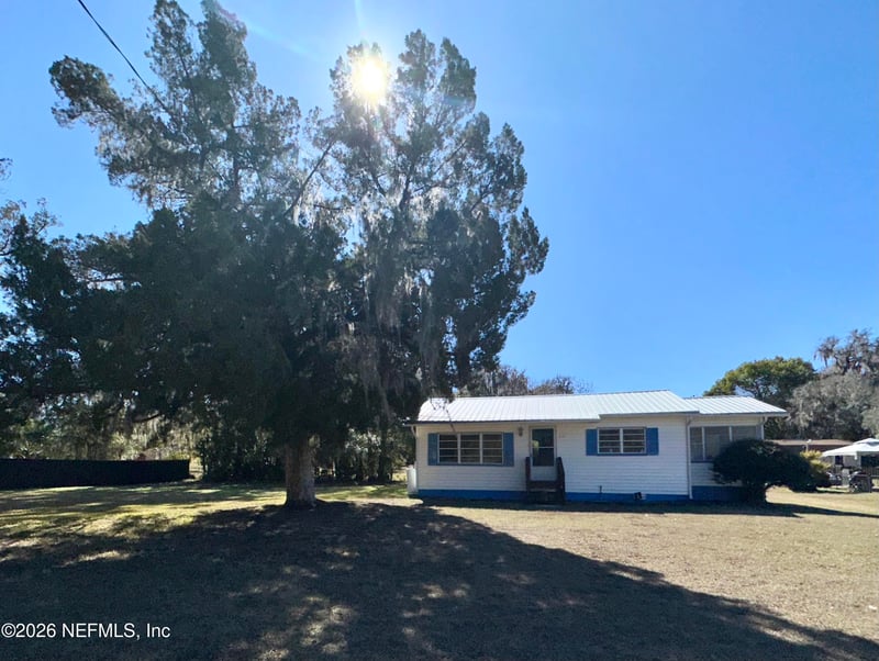 221 Perry St, Pomona Park, FL 32181