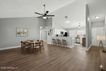 9051 Prosperity Lake Dr, Jacksonville, FL 32244