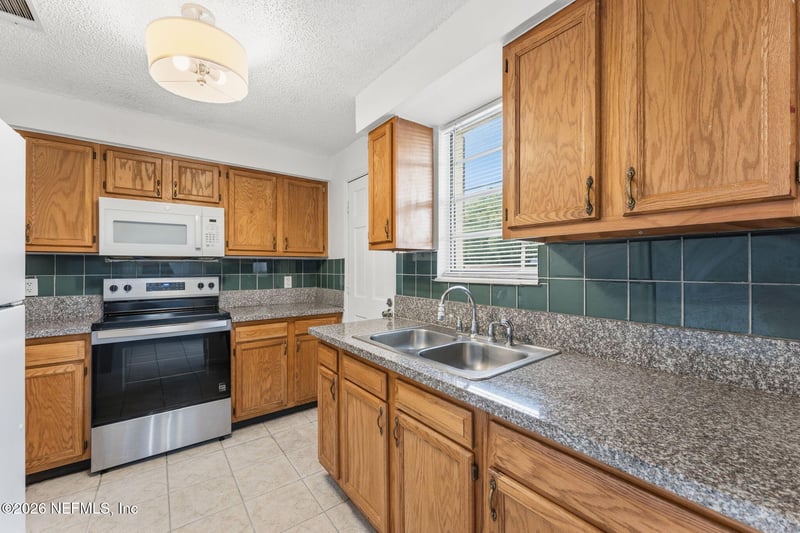 1738 El Prado Rd #8, Jacksonville, FL 32216