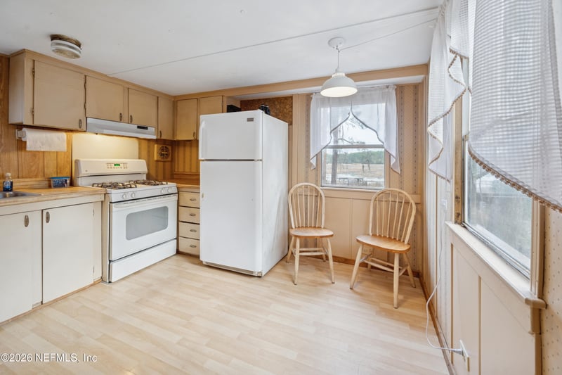 142 Fishermans Dr, Interlachen, FL 32148