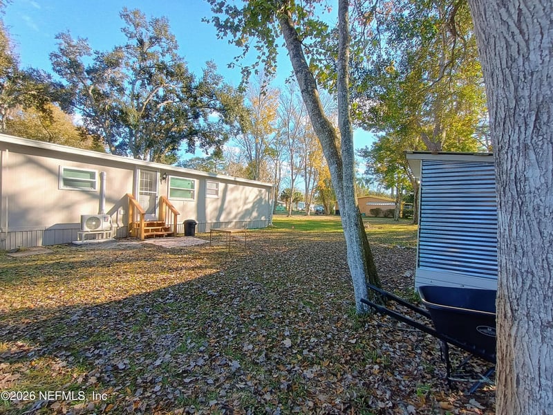 215 Pine Tree Trl, Crescent, FL 32112