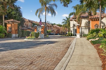 8865 La Terrazza Pl, Jacksonville, FL 32217