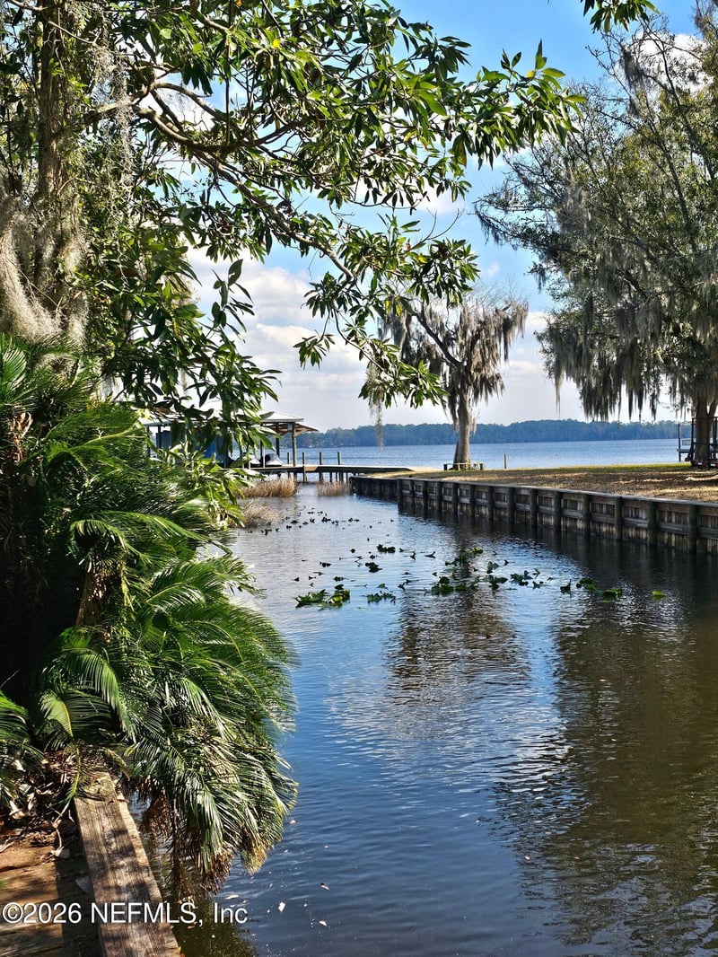 238 Lake Dr, Florahome, FL 32140