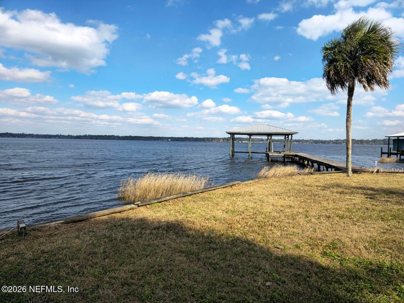 238 Lake Dr, Florahome, FL 32140