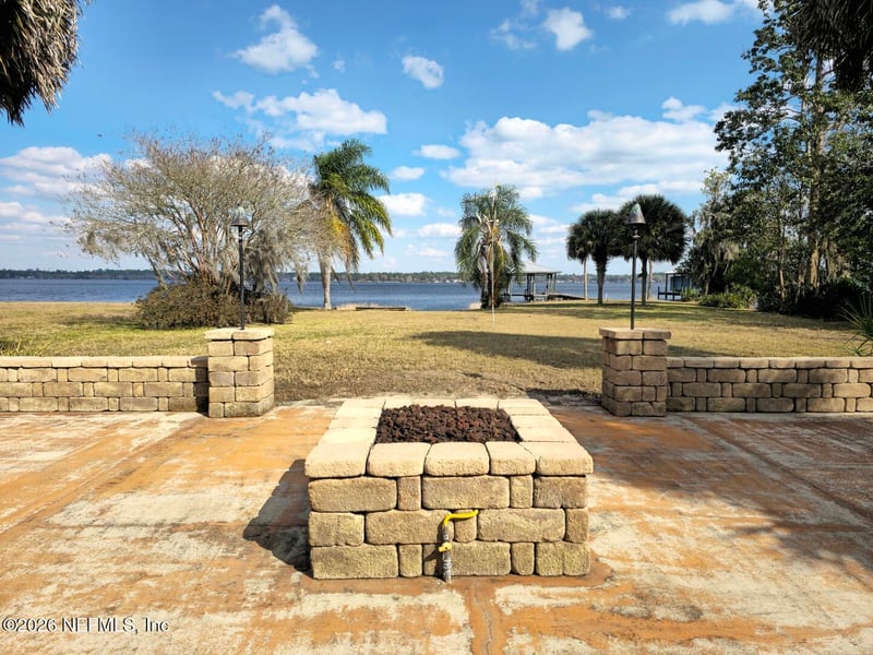 238 Lake Dr, Florahome, FL 32140