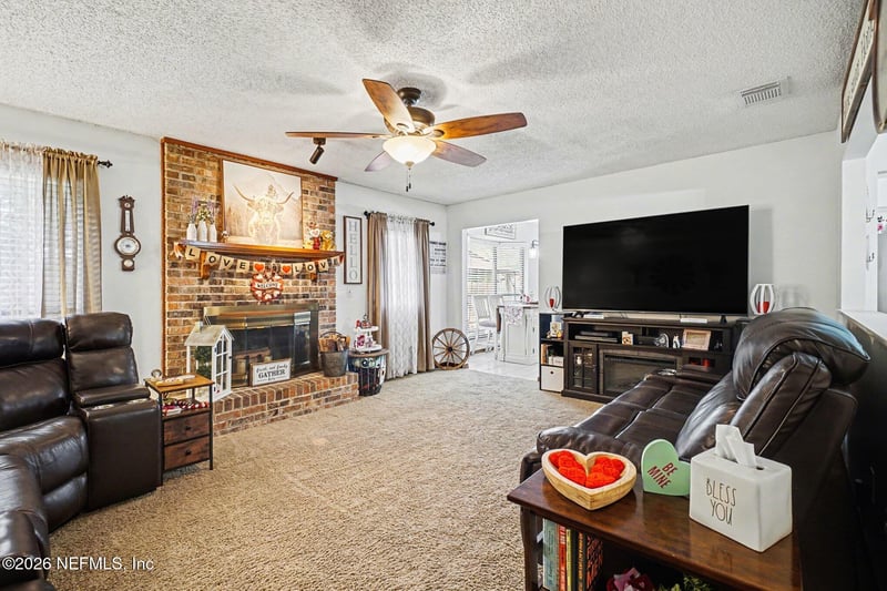 11166 Woodelm Dr, Jacksonville, FL 32218