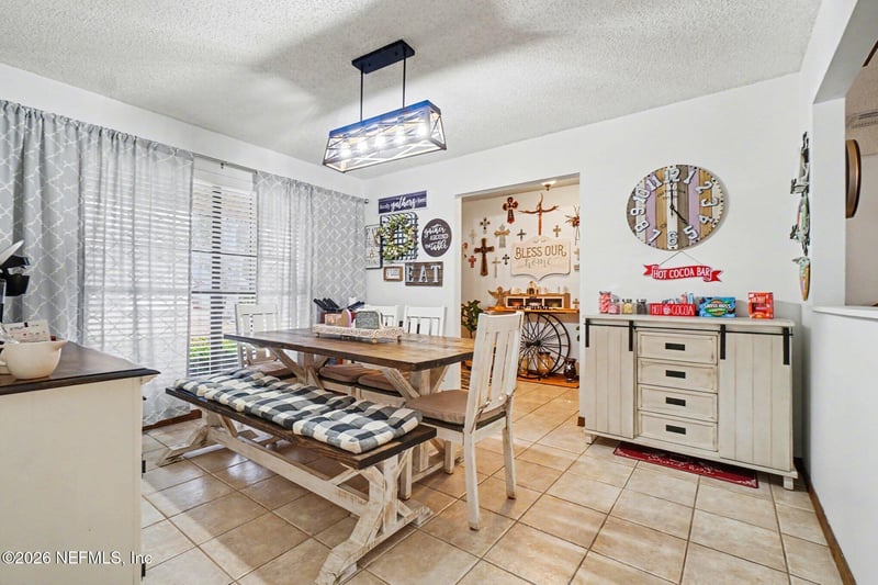 11166 Woodelm Dr, Jacksonville, FL 32218