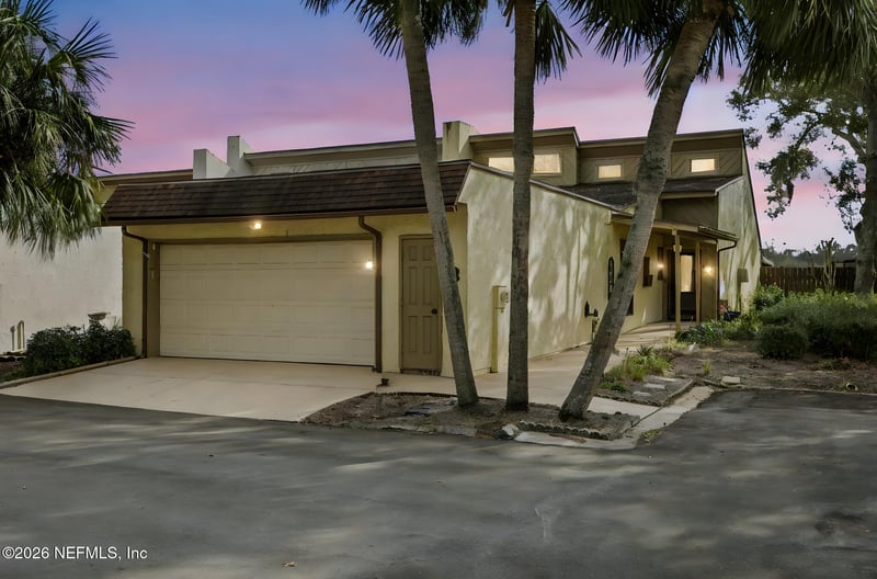 8 Fox Valley Dr, Orange Park, FL 32073