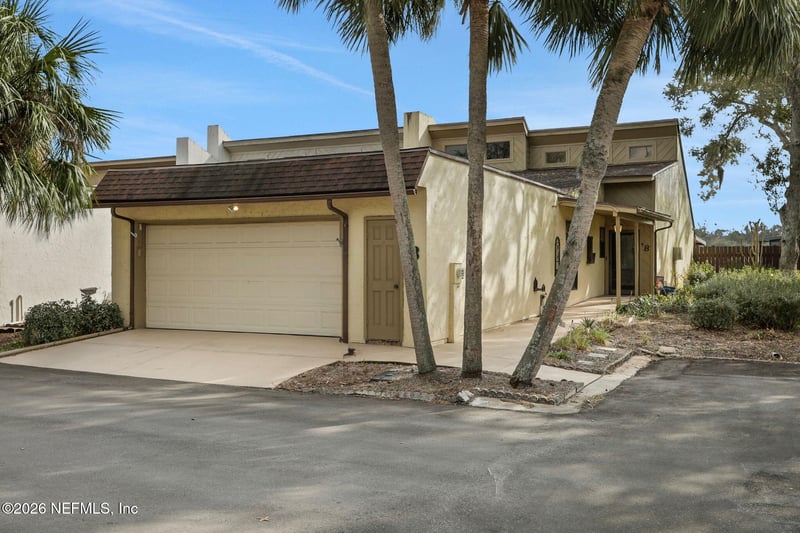 8 Fox Valley Dr, Orange Park, FL 32073