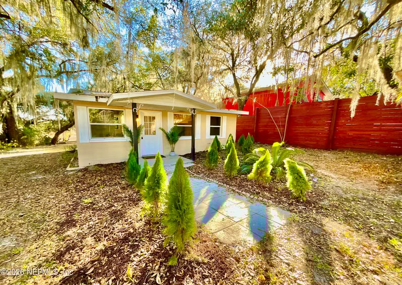 111 2nd St, Melrose, FL 32666