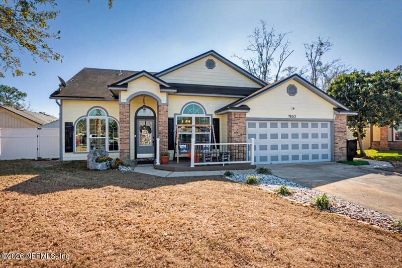 7653 Chelmsford Dr, Jacksonville, FL 32244