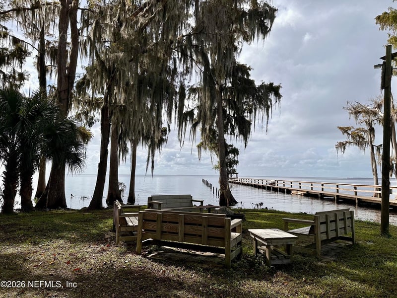 304 Lakeshore Dr, Georgetown, FL 32139