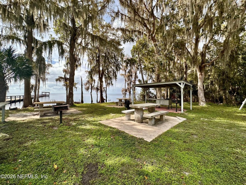 304 Lakeshore Dr, Georgetown, FL 32139