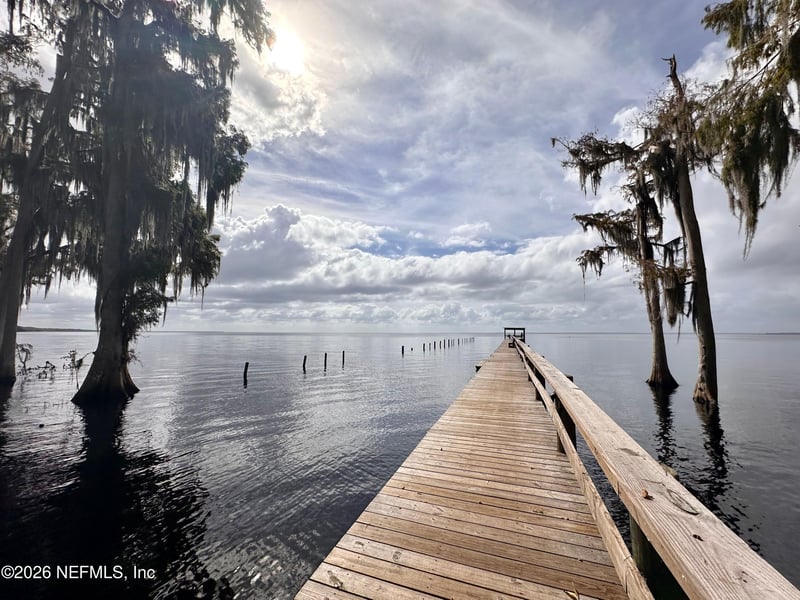 304 Lakeshore Dr, Georgetown, FL 32139