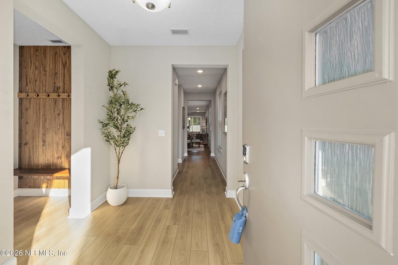 9749 Invention Ln, Jacksonville, FL 32256