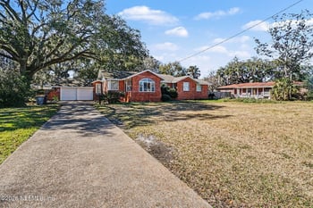 318 Trout River Dr, Jacksonville, FL 32208