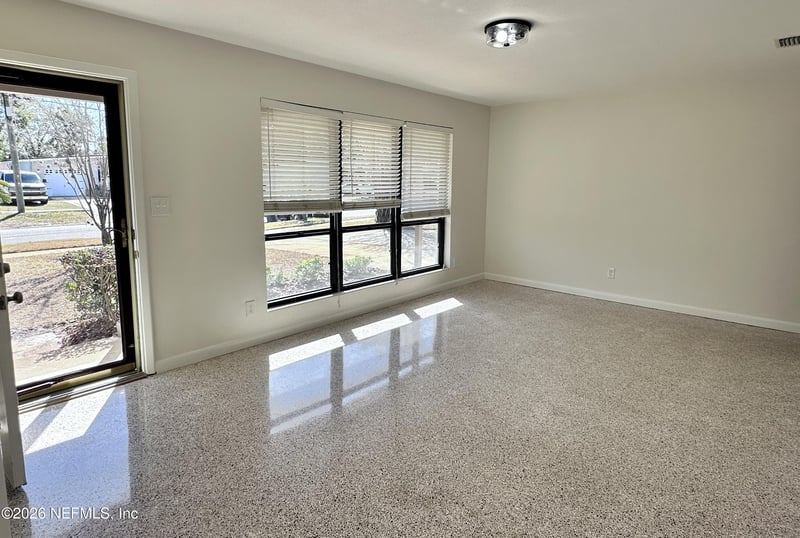 6241 Lenczyk Dr, Jacksonville, FL 32277