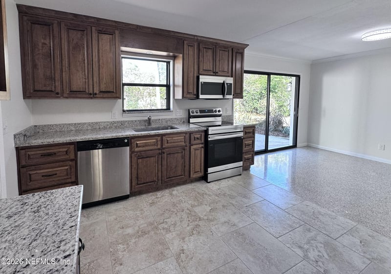 6241 Lenczyk Dr, Jacksonville, FL 32277