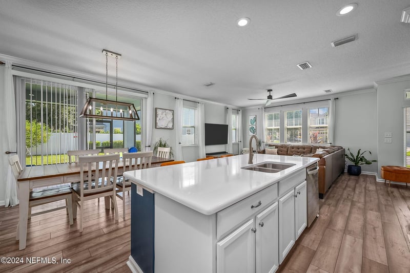 7130 Crispin Cove Dr, Jacksonville, FL 32258