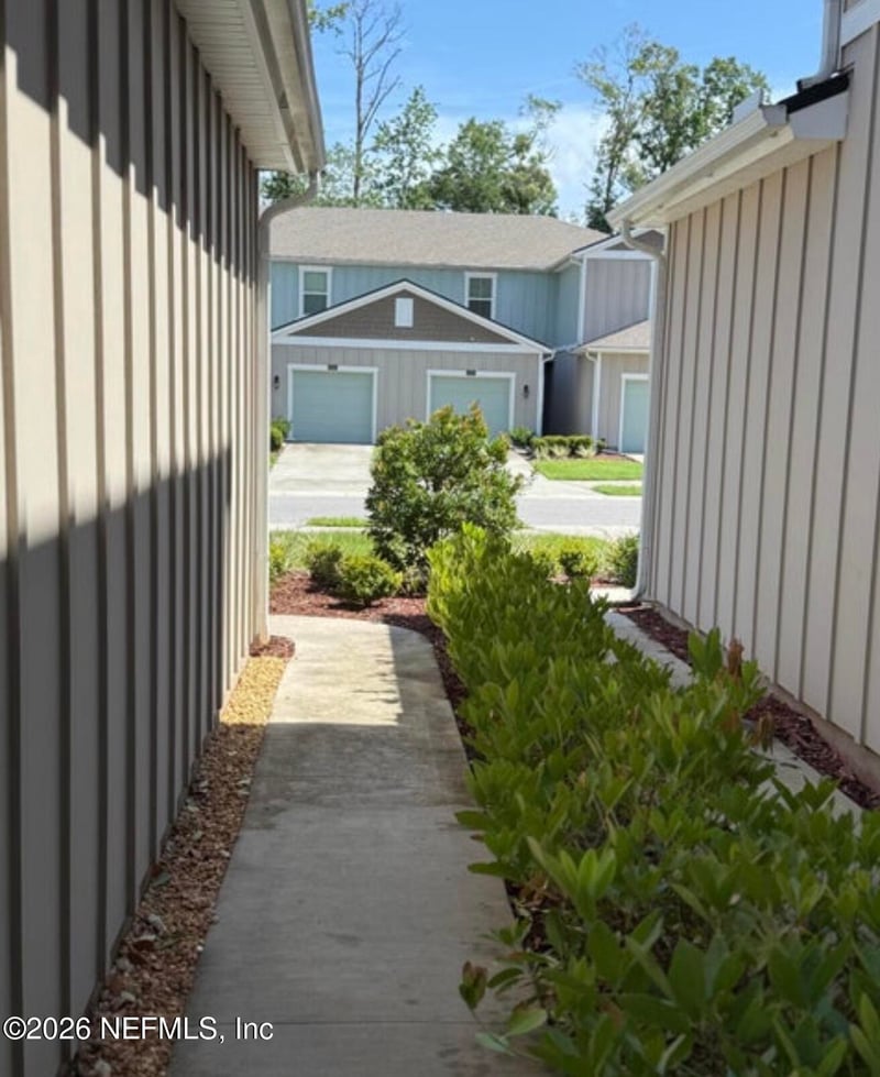 232 Aralia Ln, Jacksonville, FL 32216