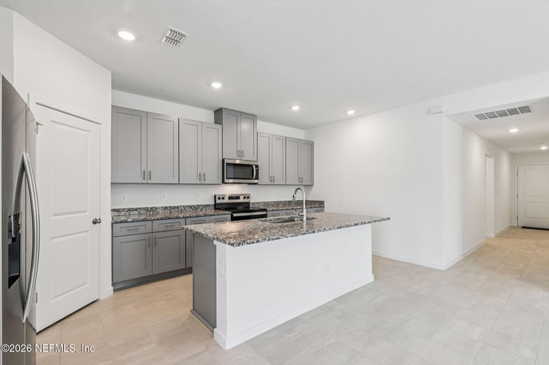 7774 Cahill Ln, Jacksonville, FL 32219