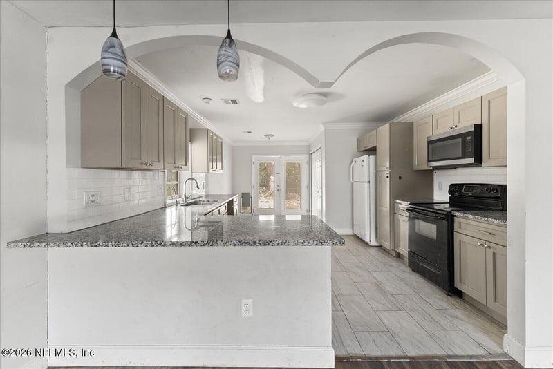 10565 Bessent Rd, Jacksonville, FL 32218