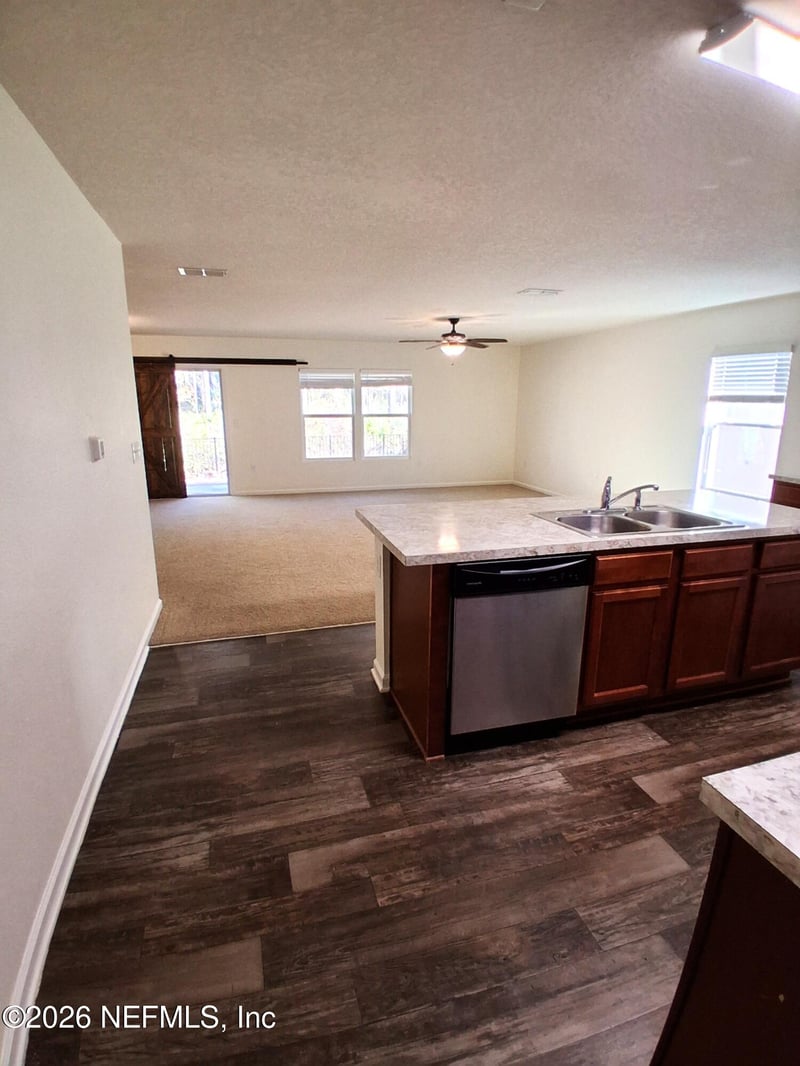 2047 April Oaks Dr, Jacksonville, FL 32221