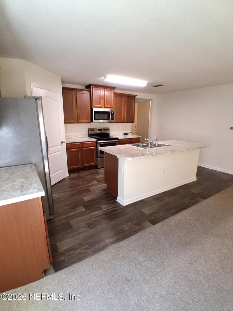 2047 April Oaks Dr, Jacksonville, FL 32221