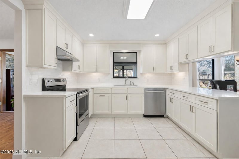 531 Los Palmas Dr, Fleming Island, FL 32003