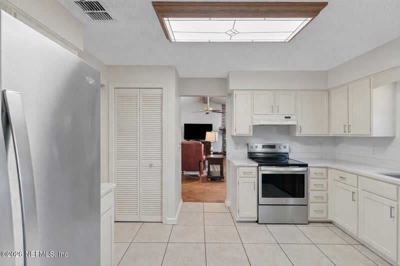 531 Los Palmas Dr, Fleming Island, FL 32003